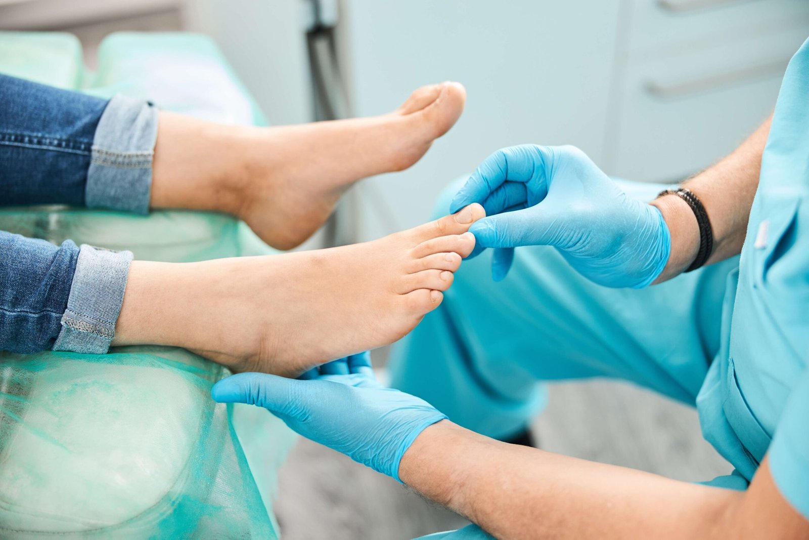 What Is Keyhole (Minimally Invasive) Bunion Surgery and How Does It Work?
